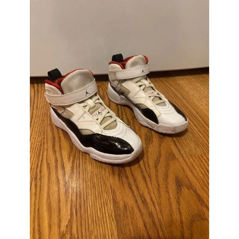 Nike Boys Air Jordan Jumpman Two Trey DQ8432 White Basketball Shoes Sneakers 3Y